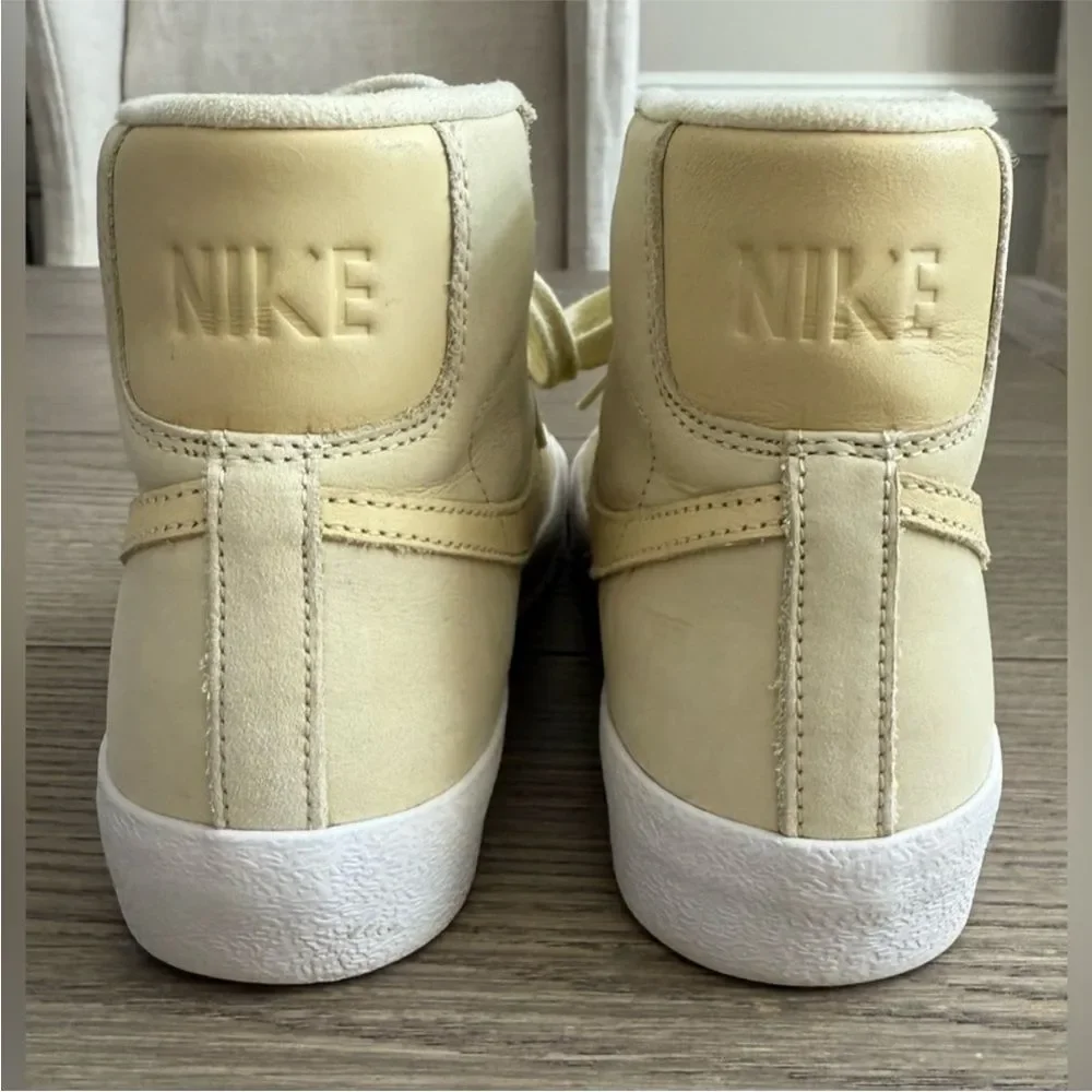 Nike women's Mid 77 high top shoe size 6.5